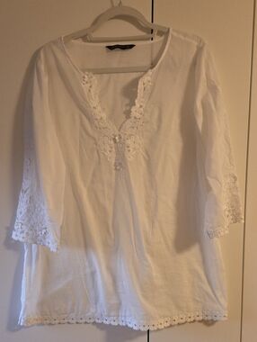 Zara White Embroidered V-Neck Tunic Top